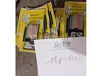 Set van 63 pakketten van 5 kaarsen voor lantaarn - nieuw (dus in totaal 315 kaarsen) set van 18 pakjes van 10 magische verjaardagskaarsen - nieuw (dus in totaal 180 kaarsen) set van 9 onderdelen feestelijke items - nieuwe set van 27 pakjes primers verschillende modellen voor kinderpistoolspeelgoed - nieuw lot van 20 grote taartvormige kaarsen - nieuw - afbeelding 1 van  5