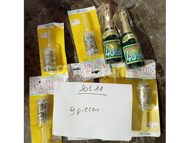 Set van 63 pakketten van 5 kaarsen voor lantaarn - nieuw (dus in totaal 315 kaarsen) set van 18 pakjes van 10 magische verjaardagskaarsen - nieuw (dus in totaal 180 kaarsen) set van 9 onderdelen feestelijke items - nieuwe set van 27 pakjes primers verschillende modellen voor kinderpistoolspeelgoed - nieuw lot van 20 grote taartvormige kaarsen - nieuw - afbeelding 2 van  5