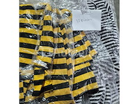 Set van 7 kostuums en carnavalsmake-up items enzovoort - nieuw set van 5 kindercarnavalskostuums diverse ontwerpen - nieuw set van 6 kindercarnavalskostuums - nieuw set van 5 kids cowboy carnival kostuums - nieuw set van 12 kostuums van carnival prisoner kids - nieuw kid's mario bross carnival kostuum - nieuw uitstekende batman masks set - nieuw set van 7 olifanten hoofdband + strik + staartsets - nieuw - afbeelding 2 van  8