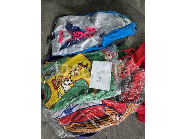 Set van 7 kostuums en carnavalsmake-up items enzovoort - nieuw set van 5 kindercarnavalskostuums diverse ontwerpen - nieuw set van 6 kindercarnavalskostuums - nieuw set van 5 kids cowboy carnival kostuums - nieuw set van 12 kostuums van carnival prisoner kids - nieuw kid's mario bross carnival kostuum - nieuw uitstekende batman masks set - nieuw set van 7 olifanten hoofdband + strik + staartsets - nieuw - afbeelding 5 van  8