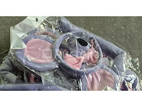 Set van 7 kostuums en carnavalsmake-up items enzovoort - nieuw set van 5 kindercarnavalskostuums diverse ontwerpen - nieuw set van 6 kindercarnavalskostuums - nieuw set van 5 kids cowboy carnival kostuums - nieuw set van 12 kostuums van carnival prisoner kids - nieuw kid's mario bross carnival kostuum - nieuw uitstekende batman masks set - nieuw set van 7 olifanten hoofdband + strik + staartsets - nieuw - afbeelding 8 van  8