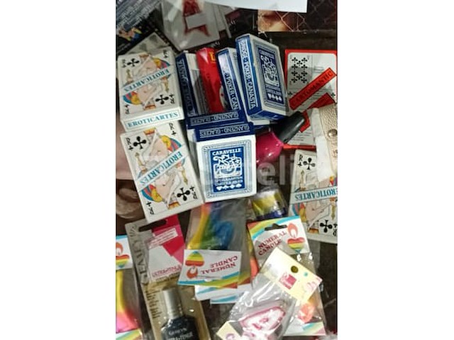 Set van 70 stukken, doe-het-zelf decoratieartikelen enzovoort - gloednieuw lot van 48 stukken met diverse decoratieve voorwerpen - nieuw grote inpakrollen - nieuw een partij van 50 sundier uitverkoopartikelen - nieuw set van 40 diverse aanbiedingsartikelen - nieuw set van 32 diverse kortingsartikelen - nieuw - afbeelding 1 van  4