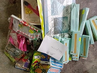 Set van 70 stukken, doe-het-zelf decoratieartikelen enzovoort - gloednieuw lot van 48 stukken met diverse decoratieve voorwerpen - nieuw grote inpakrollen - nieuw een partij van 50 sundier uitverkoopartikelen - nieuw set van 40 diverse aanbiedingsartikelen - nieuw set van 32 diverse kortingsartikelen - nieuw - afbeelding 4 van  4