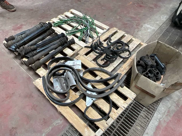 Set van 77 reserveonderdelen voor de amazone zaaimachine – buizen, trechters, balgen, flexi-vingers en tanden. diverse landbouw - afbeelding 4 van  9