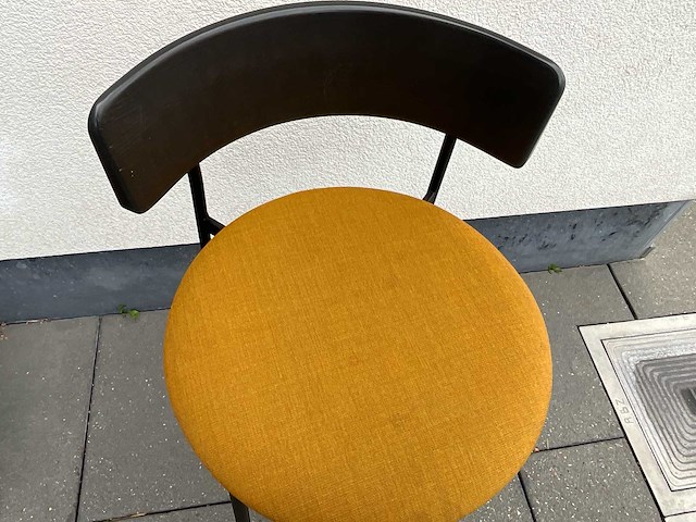 Set van 8 design barkrukken, zwart metalen onderstel met kvadrat-stoffering - afbeelding 2 van  3
