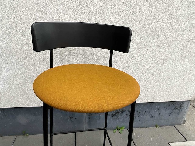 Set van 8 design barkrukken, zwart metalen onderstel met kvadrat-stoffering - afbeelding 3 van  3
