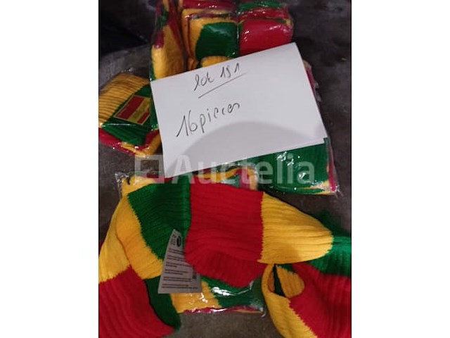 Set van 8 marinemutsen - nieuw set van 10 belgische supporter cap and bob items - nieuw set van 16 rasta-sjaals - nieuw set van 7 hoogwaardige witte sjaals - nieuw set van 4 mickey glove + hoofdband sets - nieuw set van 8 sets hoofdband + strik + staart verschillende dieren - nieuw carnival item set van 10 nepkettingen - nieuw set van 15 gigantische poppen voor carnival - nieuw set van 11 pakjes kerstwijnlabels om aan te passen - nieuw set van 11 pakken hoofdband + giraffestaartset - nieuw - afbeelding 4 van  10