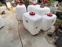Set van 8 opslagtanks opslagtank