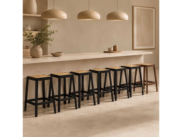 Set van 8 vierkante 63 cm cane high stools (7 zwarte en 1 walnoot) - afbeelding 1 van  5