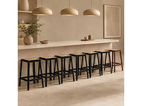 Set van 8 vierkante 63 cm cane high stools (7 zwarte en 1 walnoot) - afbeelding 1 van  5