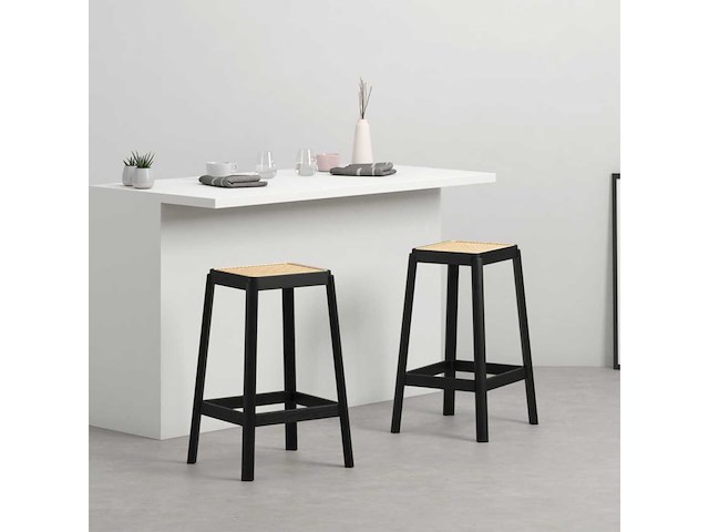 Set van 8 vierkante 63 cm cane high stools (7 zwarte en 1 walnoot) - afbeelding 5 van  5