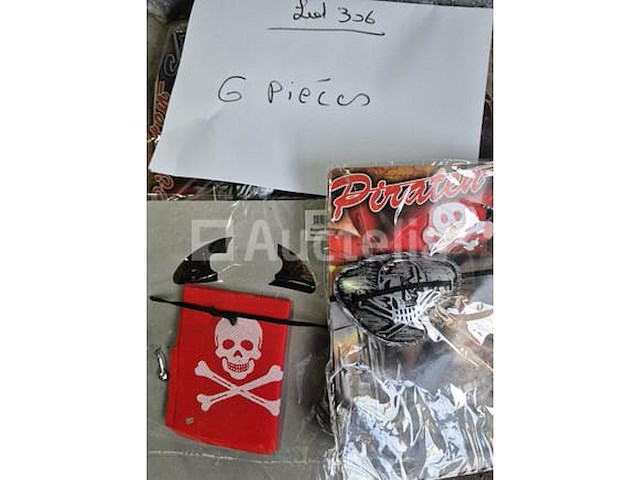 Set van 9 carnival anonymous maskers - nieuw set van 14 carnavalsmaskers - nieuw set van 5 gilles de binche-maskers - nieuw set van 3 carnavalsmaskers - nieuw set van 30 carnival pirate eye patch packs - nieuw set van 50 carnival pirate eye patch packs - nieuw set van 6 carnival pirate dive accessoirepakketten - nieuw - afbeelding 4 van  8