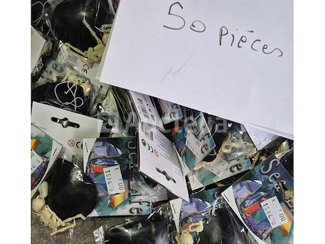 Set van 9 carnival anonymous maskers - nieuw set van 14 carnavalsmaskers - nieuw set van 5 gilles de binche-maskers - nieuw set van 3 carnavalsmaskers - nieuw set van 30 carnival pirate eye patch packs - nieuw set van 50 carnival pirate eye patch packs - nieuw set van 6 carnival pirate dive accessoirepakketten - nieuw - afbeelding 6 van  8