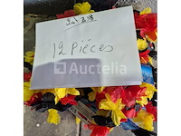 Set van 9 harlequin carnival sets strik+masker+bretels - nieuw set van 9 tassen van carnavalsstoffen set van 5 carnavalsboa-stands - nieuw set van 96 belgische supporter bloemenkettingen - nieuw set van 16 nep-bomcarnavalsitems - nieuw set van 19 kermisaccessoires reusachtige thermometers - nieuw set van 12 belgische supporter bloemenkettingen - nieuw set van 6 kermis reuzenschaar-pakket - nieuw - afbeelding 1 van  7