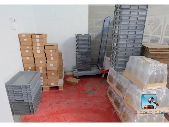 Set van bakken en dozen - afbeelding 1 van  15