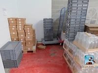 Set van bakken en dozen
