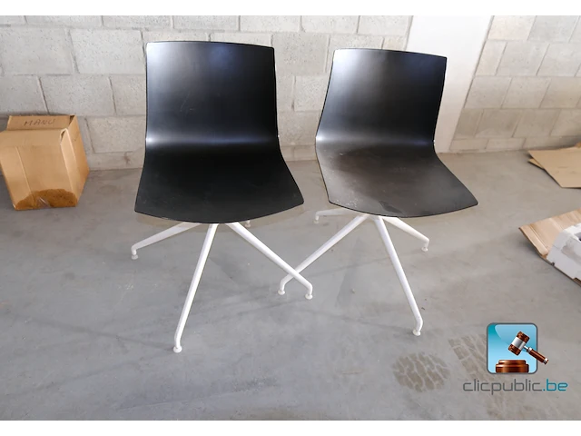 Set van design stoelen - afbeelding 1 van  5