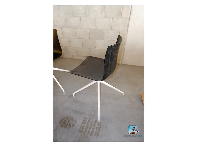 Set van design stoelen - afbeelding 3 van  5
