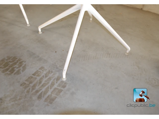 Set van design stoelen - afbeelding 4 van  5