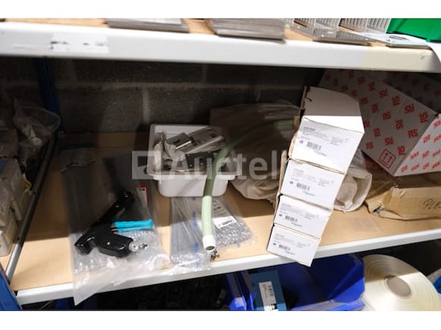 Set van diverse elektrische apparatuur (grote aantal) - afbeelding 3 van  17