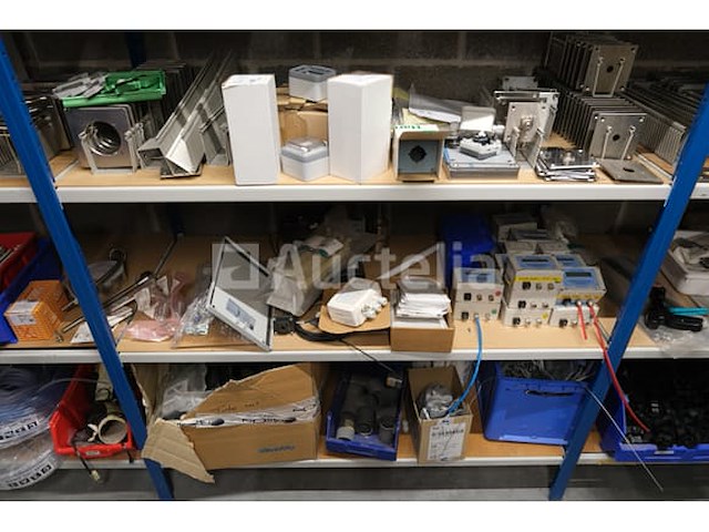 Set van diverse elektrische apparatuur (grote aantal) - afbeelding 9 van  17