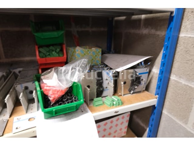 Set van diverse elektrische apparatuur (grote aantal) - afbeelding 1 van  17