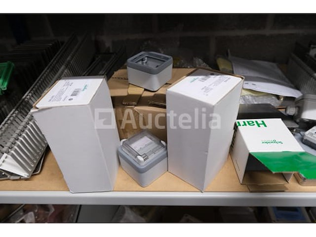 Set van diverse elektrische apparatuur (grote aantal) - afbeelding 10 van  17