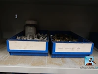 Set van kasten met inhoud - afbeelding 4 van  27