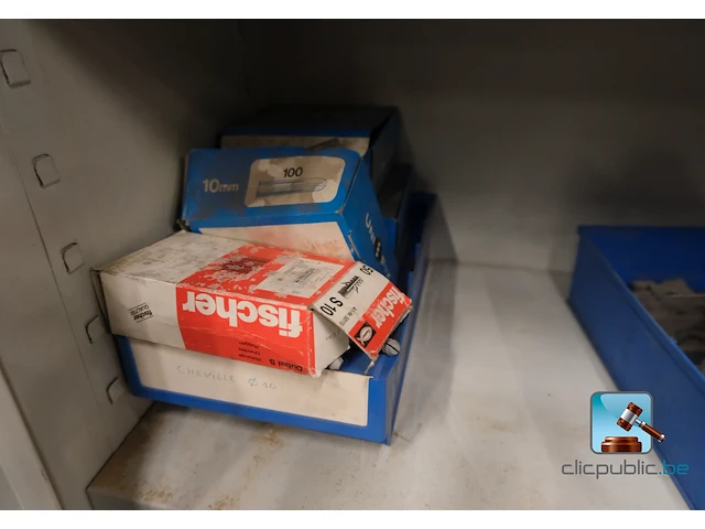Set van kasten met inhoud - afbeelding 5 van  27