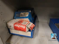 Set van kasten met inhoud - afbeelding 5 van  27