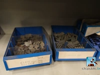 Set van kasten met inhoud - afbeelding 6 van  27