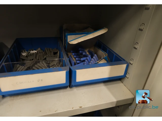 Set van kasten met inhoud - afbeelding 7 van  27