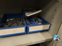 Set van kasten met inhoud - afbeelding 7 van  27