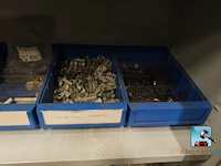 Set van kasten met inhoud - afbeelding 8 van  27