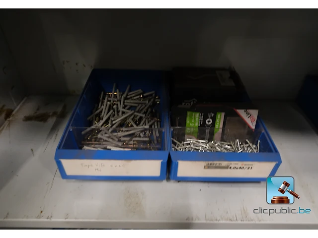 Set van kasten met inhoud - afbeelding 10 van  27