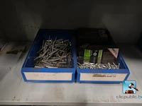Set van kasten met inhoud - afbeelding 10 van  27