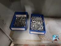 Set van kasten met inhoud - afbeelding 11 van  27