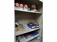 Set van kasten met inhoud - afbeelding 14 van  27