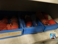 Set van kasten met inhoud - afbeelding 20 van  27