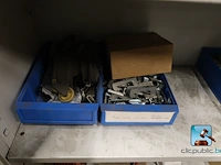 Set van kasten met inhoud - afbeelding 26 van  27