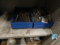 Set van kasten met inhoud - afbeelding 27 van  27