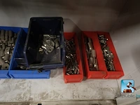 Set van kasten met inhoud - afbeelding 2 van  20