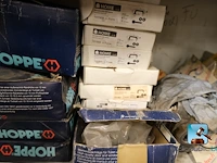 Set van kasten met inhoud - afbeelding 7 van  20