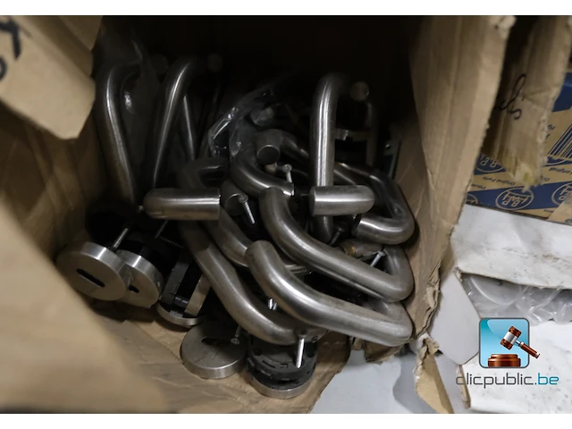 Set van kasten met inhoud - afbeelding 8 van  20