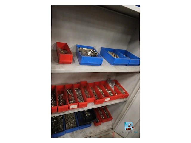 Set van kasten met inhoud - afbeelding 12 van  20