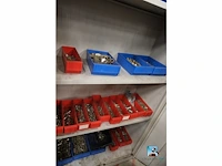 Set van kasten met inhoud - afbeelding 12 van  20