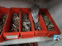 Set van kasten met inhoud - afbeelding 19 van  20
