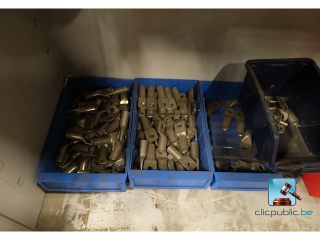 Set van kasten met inhoud - afbeelding 20 van  20