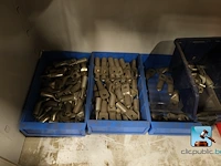 Set van kasten met inhoud - afbeelding 20 van  20