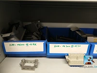 Set van metalen kasten met inhoud - afbeelding 2 van  35